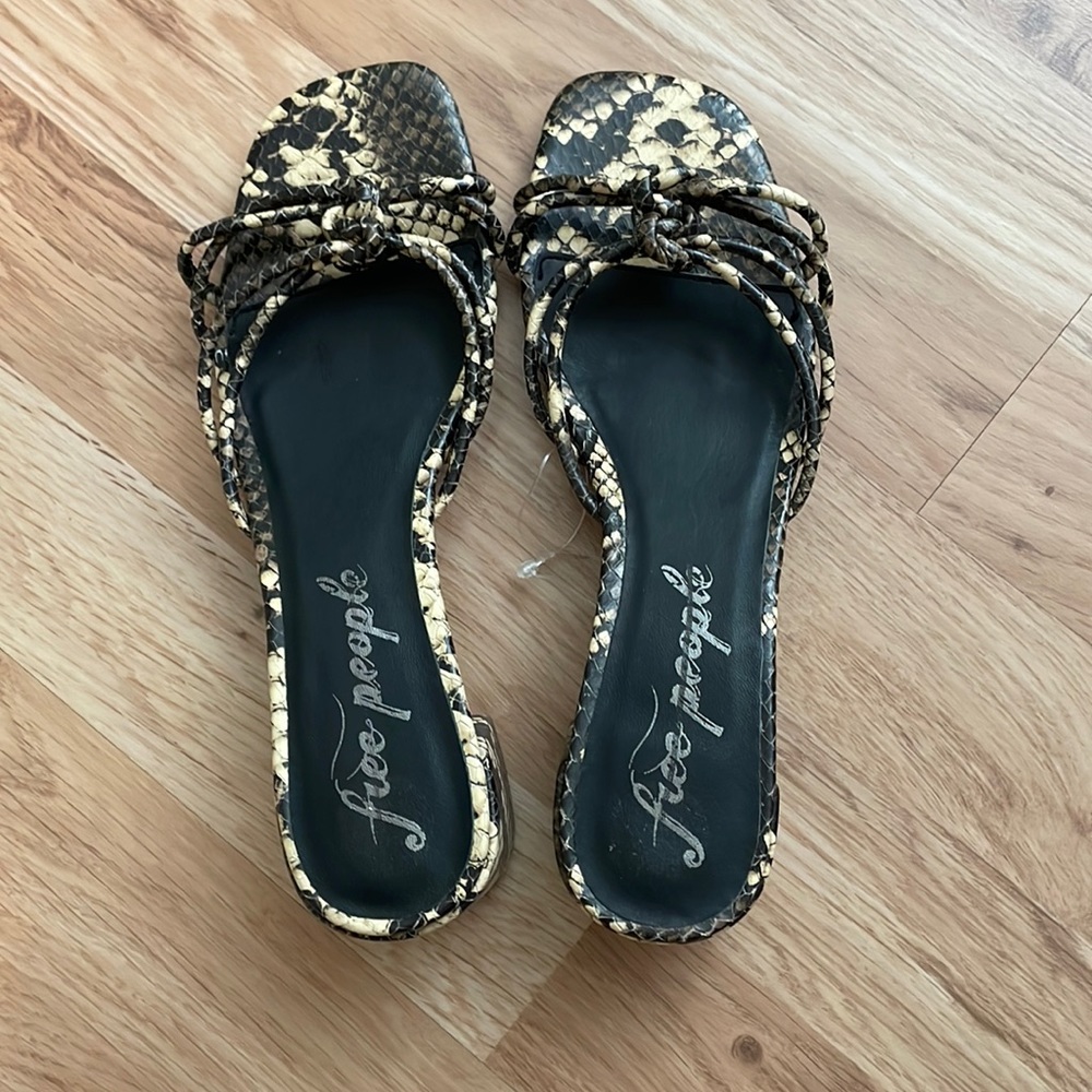 New without tags—Free People Petra Snakeskin Block heel. Size 7.5!!!